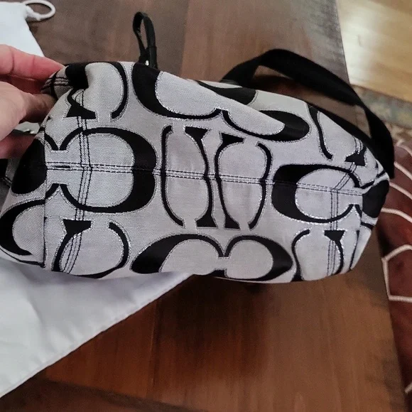 Coach Signature Poppy Drawstring Crossbody Bucket Bag - Black - Picture 7 of 12